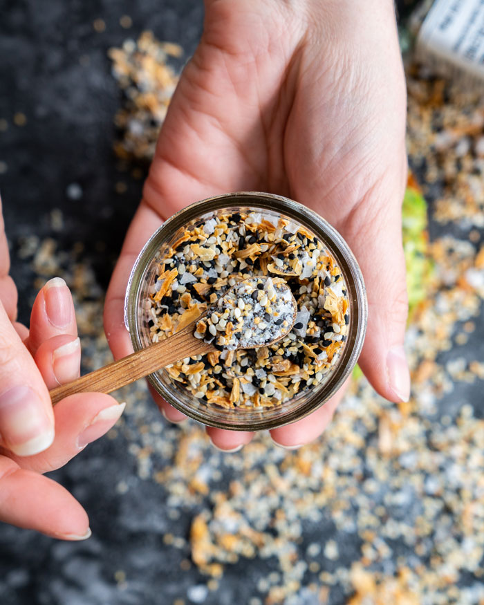 How to Make Everything Bagel Seasoning - Video & News - Jelly Toast